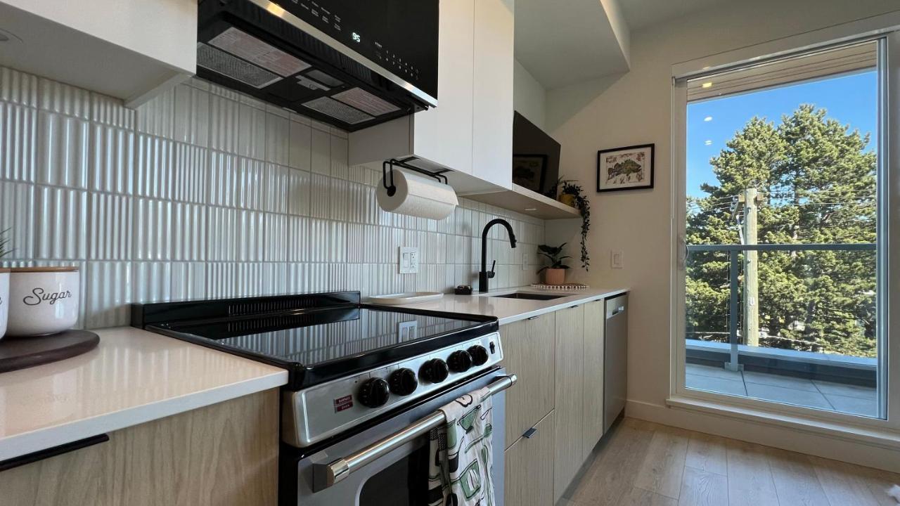 Hillside Oasis By Iris Properties! Victoria Exterior photo